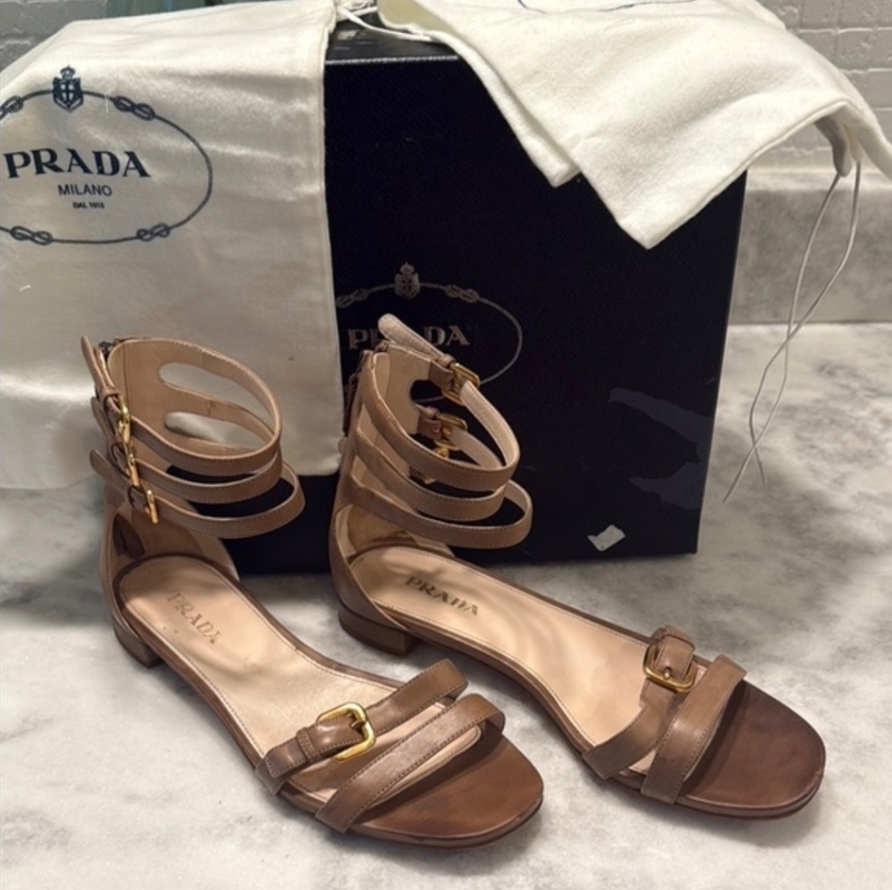 🫟 PRADA - Tan Leather Strappy Sandals, EU 40.5